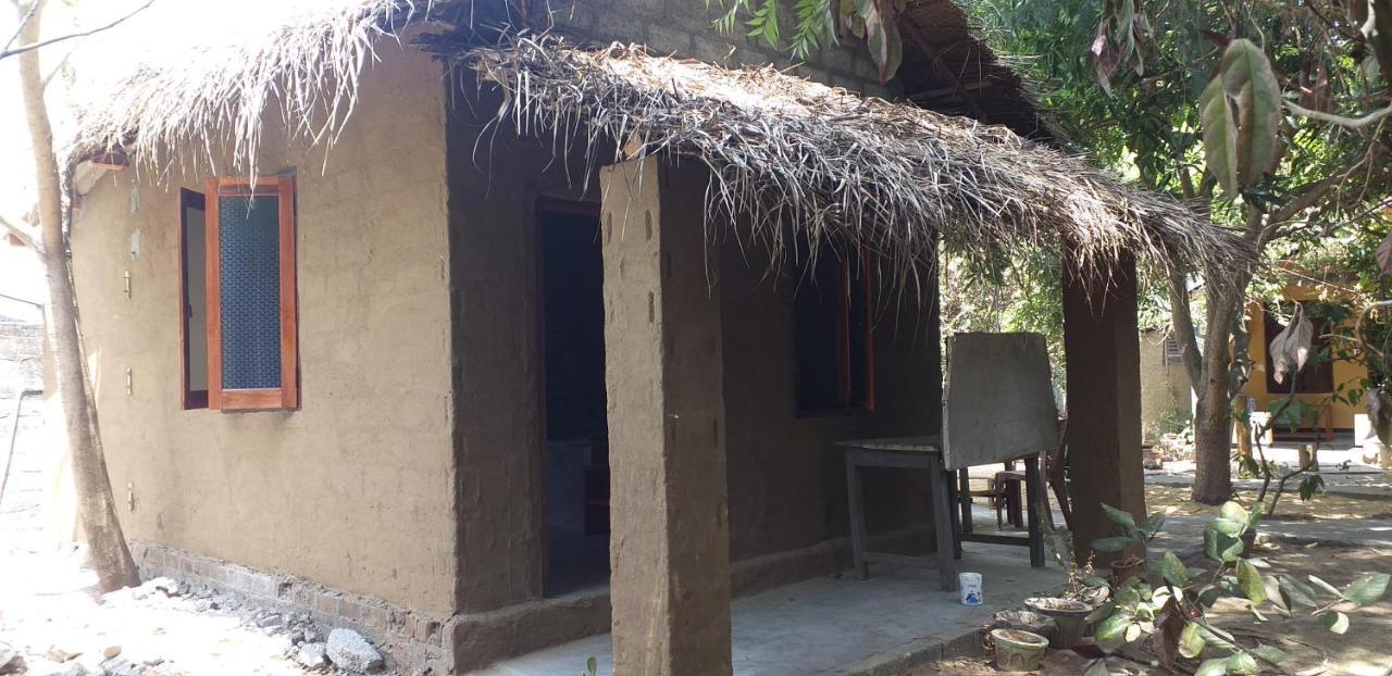 Little Bay Arugam Bay Hostel Exterior photo