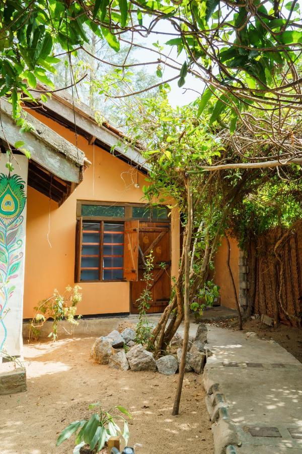 Little Bay Arugam Bay Hostel Exterior photo